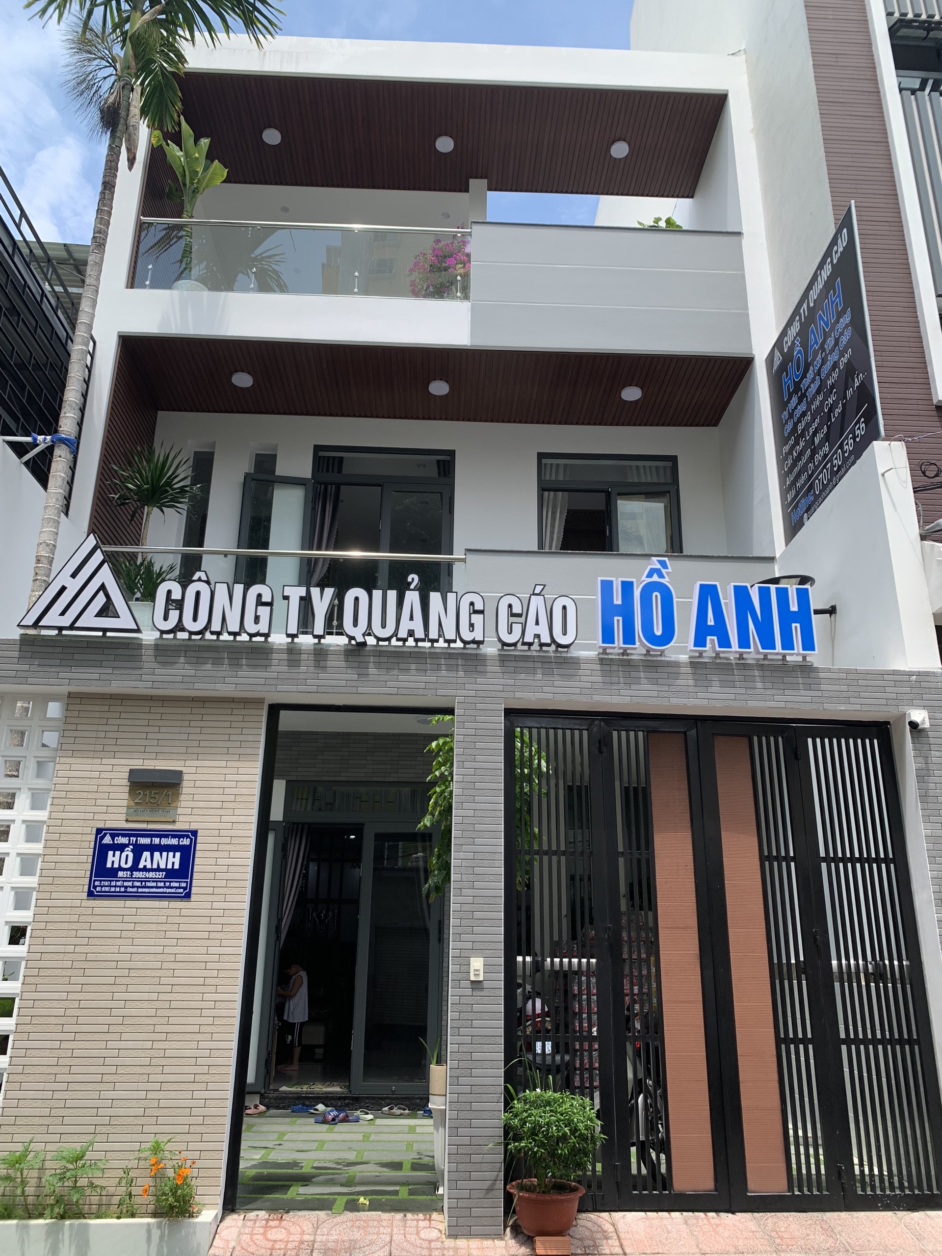 QUẢNG CÁO HỒ ANH 